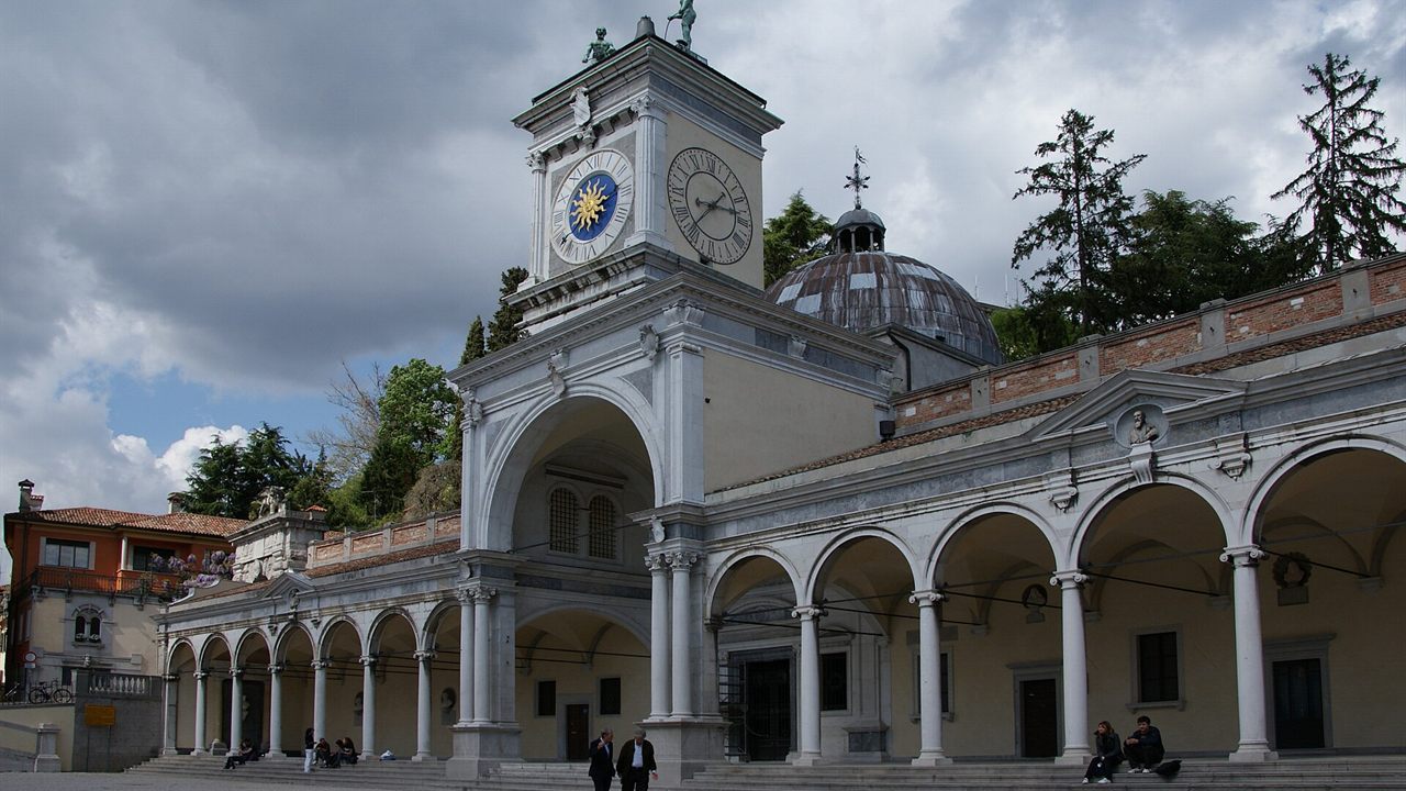 Piazza della Libertà a Udine con la Loggia di San Giovanni e la Torre dell'Orologio